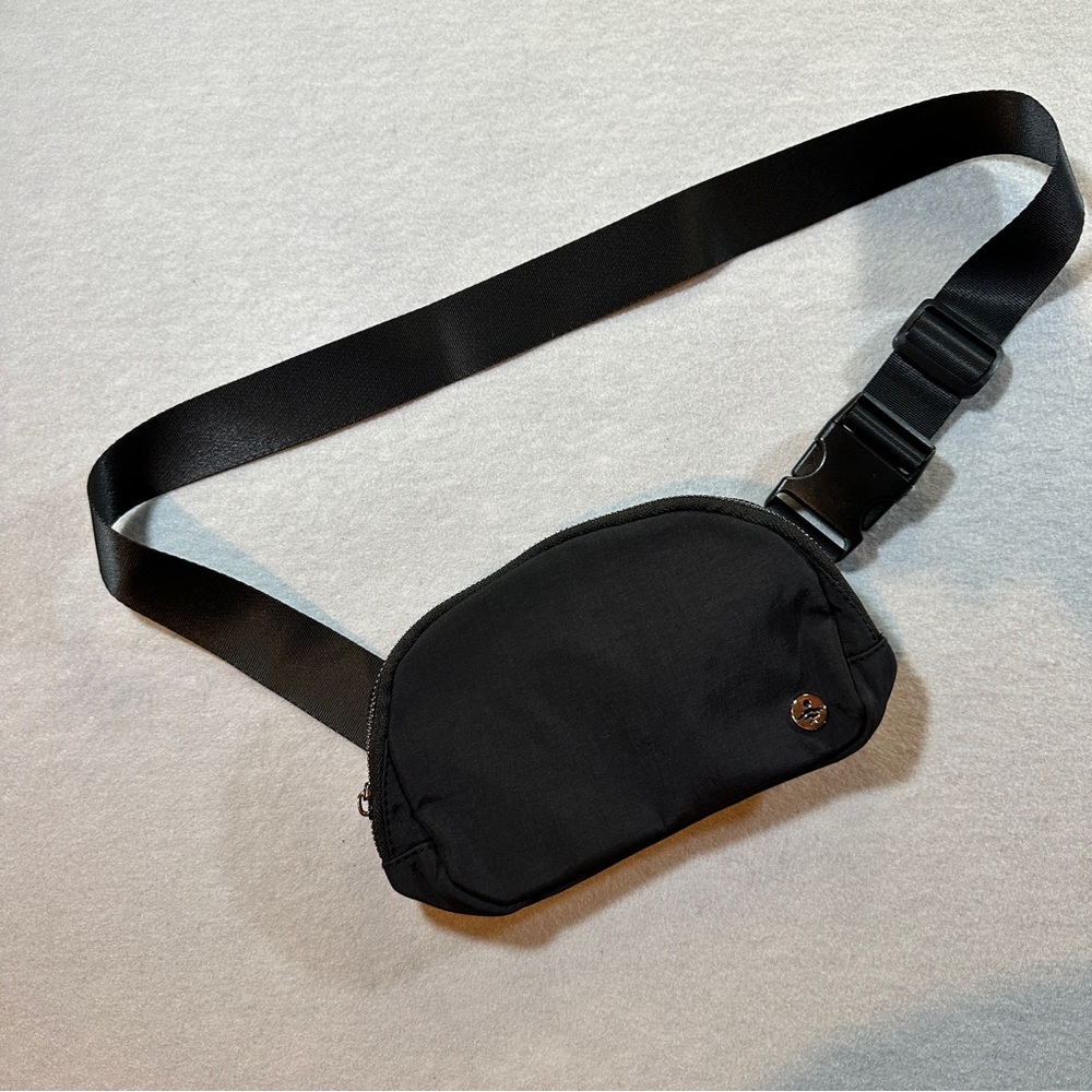 Halara Steel Black Casual Athleisure Waist Bag Fanny Pack Belt Bag‎ NIP - Picture 3 of 9